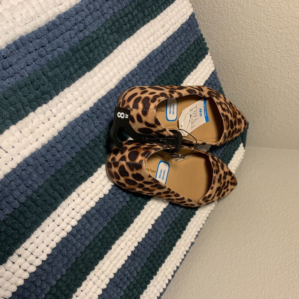 Time and Tru Women’s Animal Print Flats - Picture 8 of 11